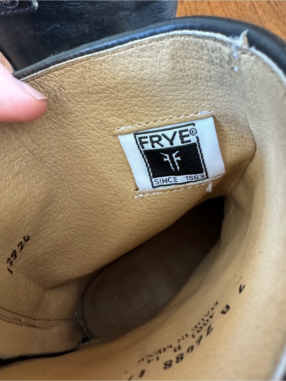 Frye Women’s Veronica Back Zip Short Boots Booties Black 7 - Picture 12 of 14